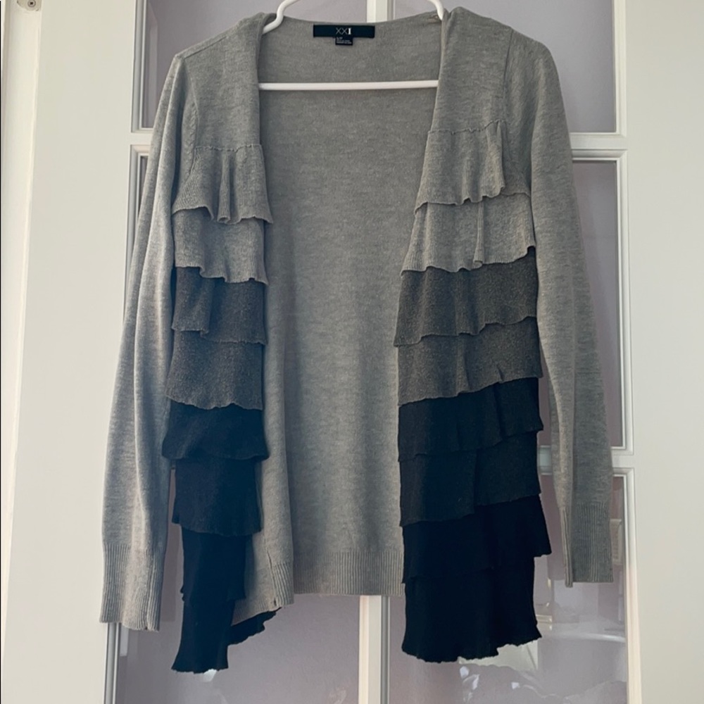 Gray cardigan with ombré ruffles